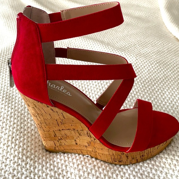 black round toe wedges